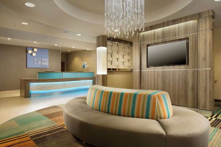 Holiday Inn Express & Suites DFW - Grapevine by IHG