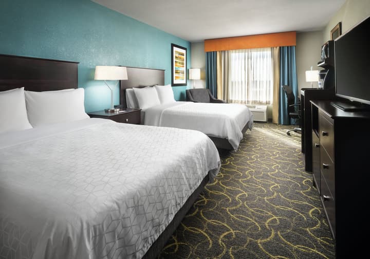 Holiday Inn Express & Suites DFW - Grapevine by IHG