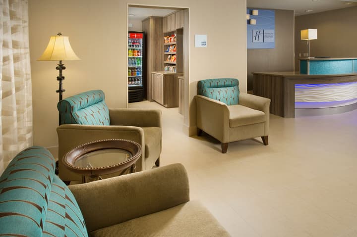 Holiday Inn Express & Suites DFW - Grapevine by IHG