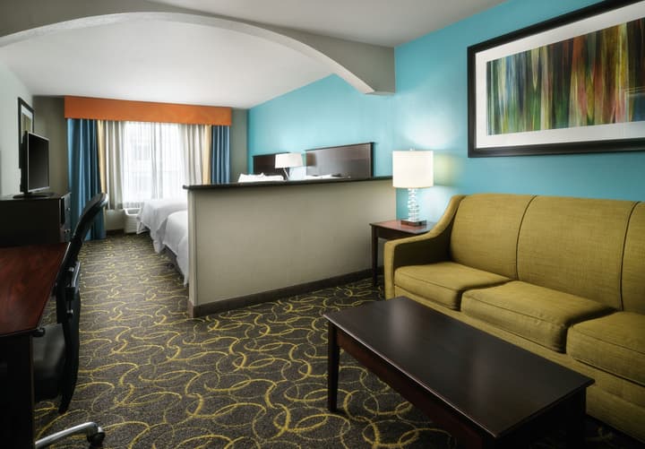 Holiday Inn Express & Suites DFW - Grapevine by IHG