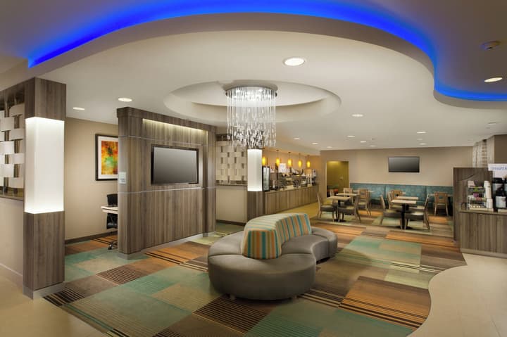 Holiday Inn Express & Suites DFW - Grapevine by IHG