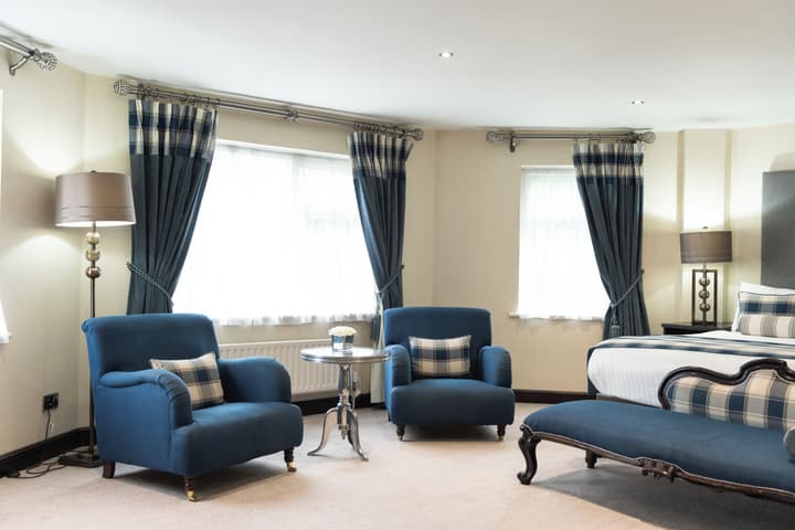 Waterfoot Hotel