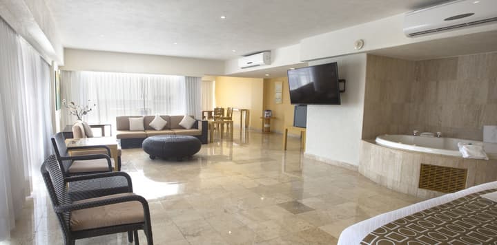 HS HOTSSON Hotel Acapulco
