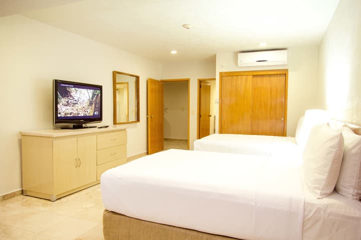HS HOTSSON Hotel Acapulco
