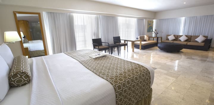 HS HOTSSON Hotel Acapulco