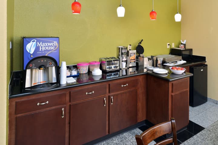 Americas Best Value Inn & Suites Houston Downtown