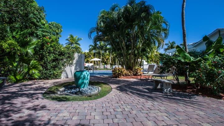 Olde Marco Island Inn and Suites