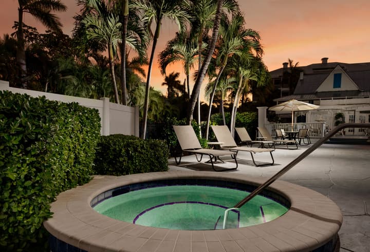 Olde Marco Island Inn and Suites
