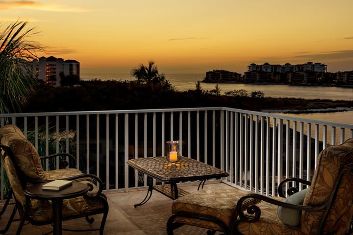Olde Marco Island Inn and Suites