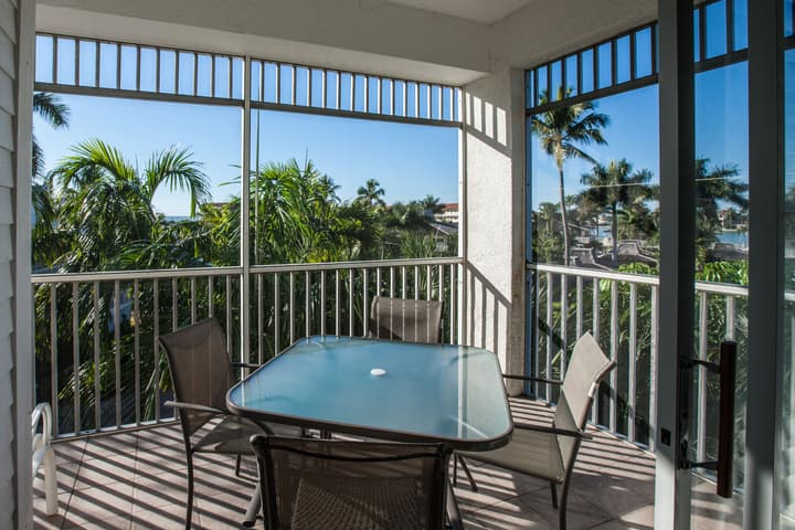 Olde Marco Island Inn and Suites