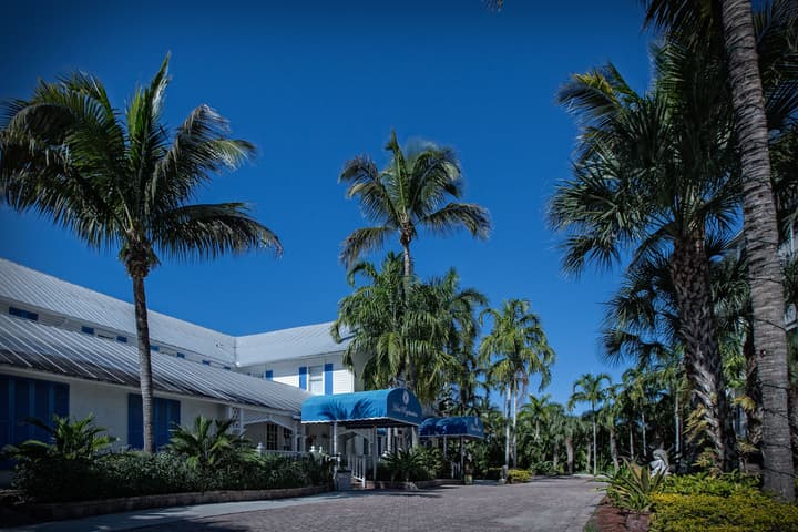 Olde Marco Island Inn and Suites