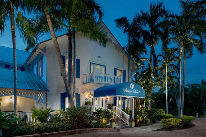 Olde Marco Island Inn and Suites
