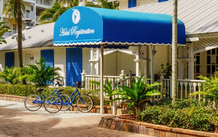 Olde Marco Island Inn and Suites
