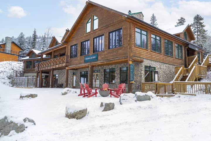 Pyramid Lake Lodge
