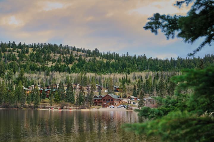 Pyramid Lake Lodge