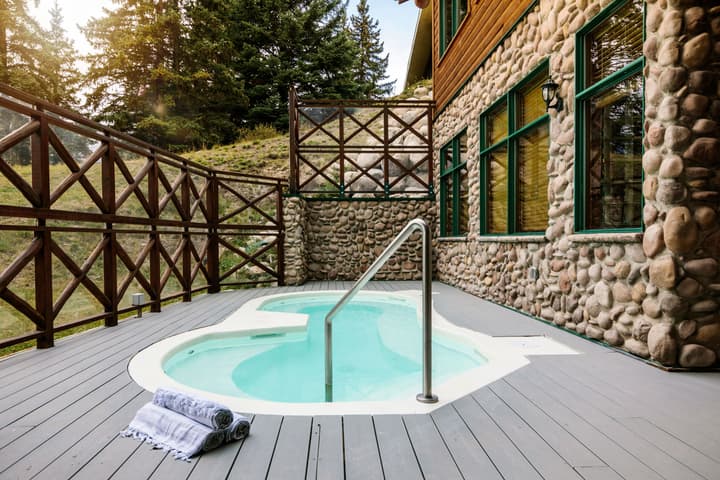 Pyramid Lake Lodge