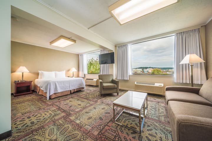 Coast Discovery Inn