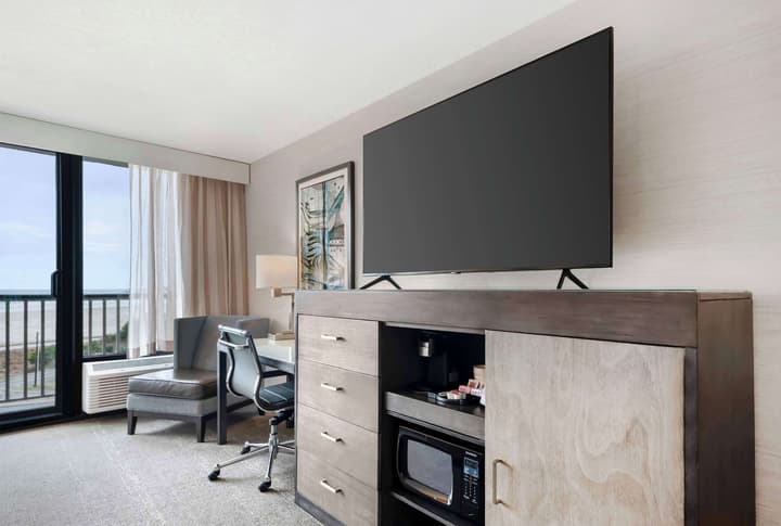 Best Western Plus Agate Beach Inn