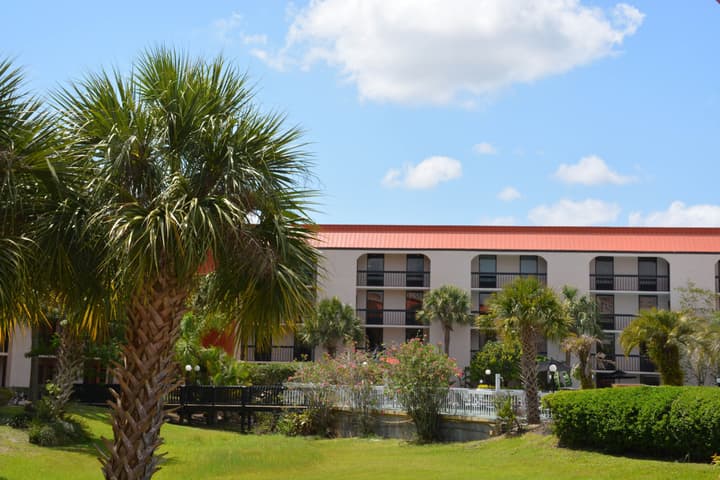 Grand Hotel Orlando at Universal Blvd - Shuttle to Theme Parks