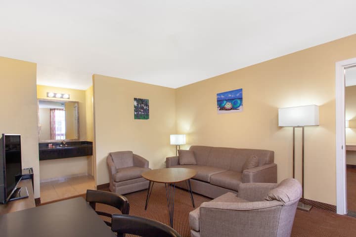 Grand Hotel Orlando at Universal Blvd - Shuttle to Theme Parks