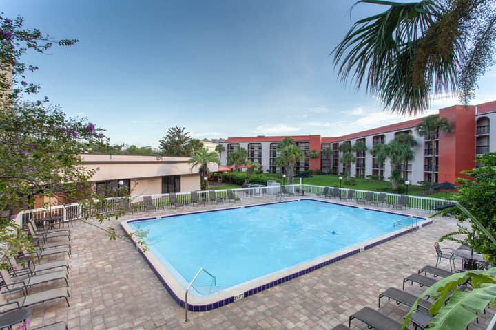 Grand Hotel Orlando at Universal Blvd - Shuttle to Theme Parks