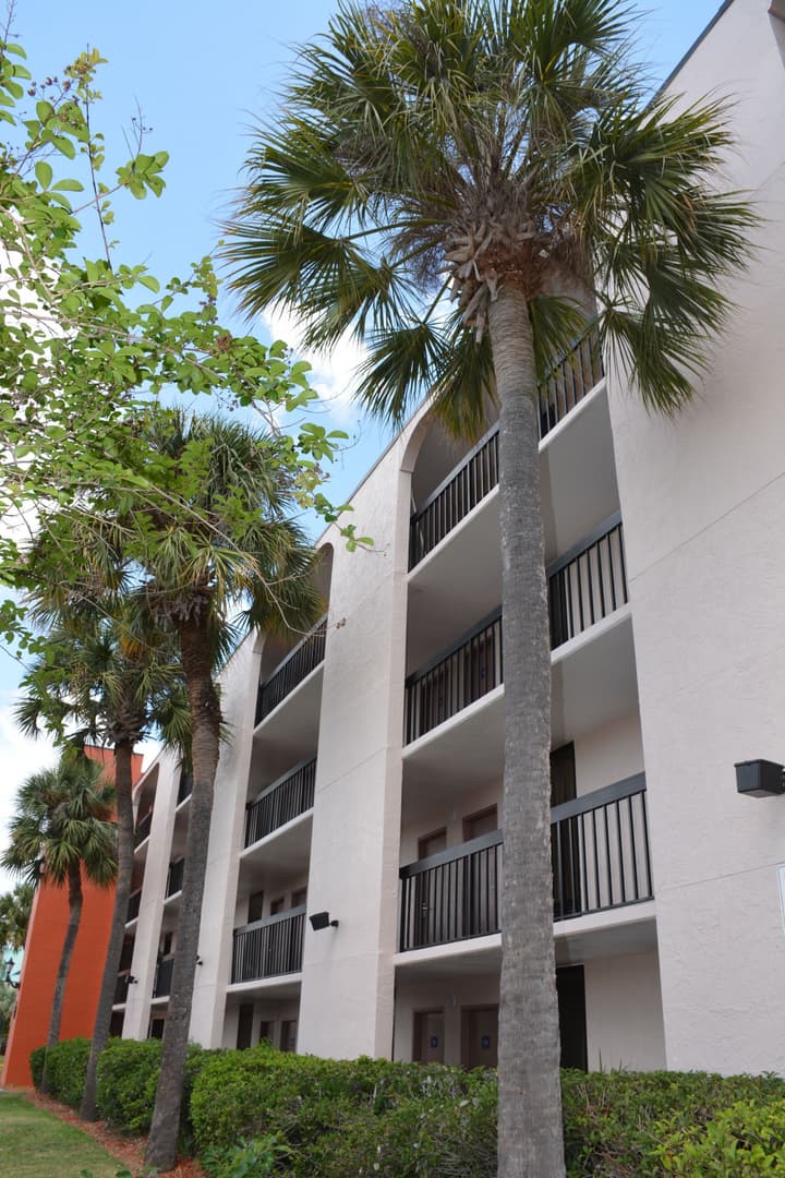 Grand Hotel Orlando at Universal Blvd - Shuttle to Theme Parks