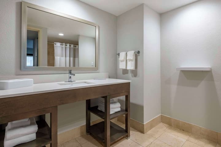 Comfort Inn & Suites Downtown Brickell - Port of Miami