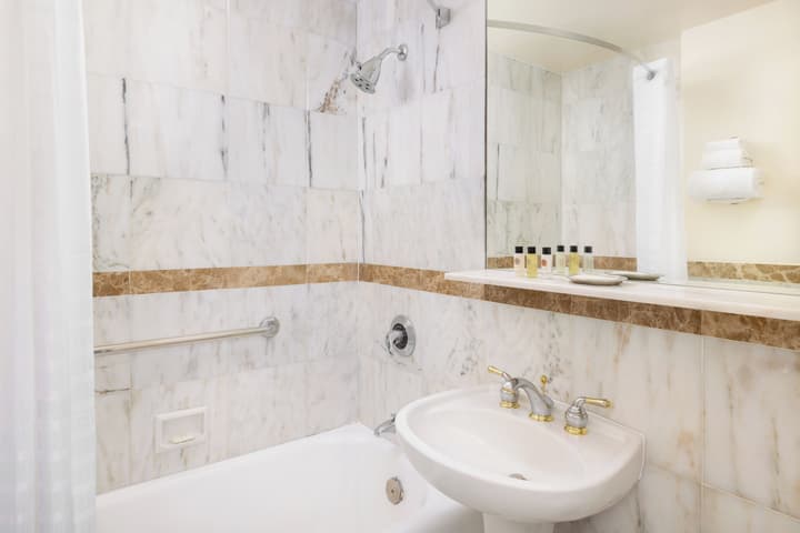NEW YORKER BY LOTTE HOTELS