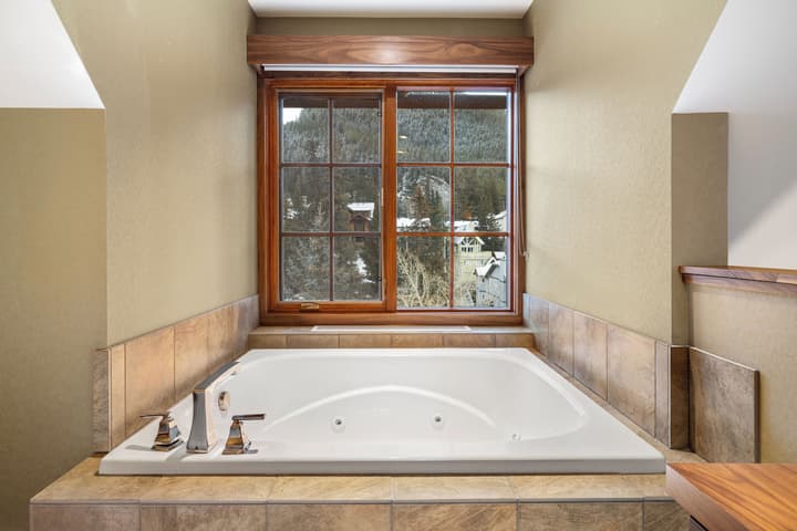 Banff Caribou Lodge and Spa