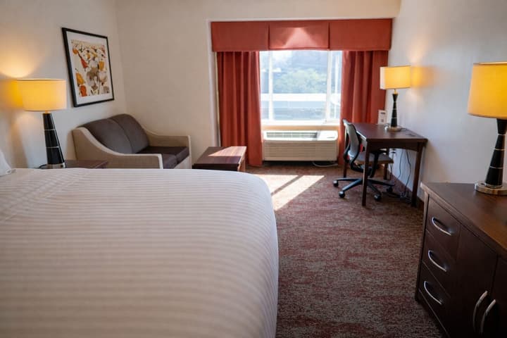 Crystal Inn Hotel & Suites Salt Lake City