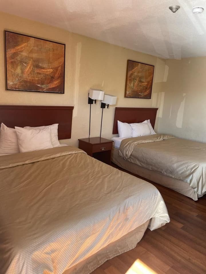 Niagara Lodge & Suites