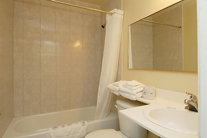 Niagara Lodge & Suites