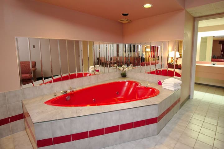 Niagara Lodge & Suites