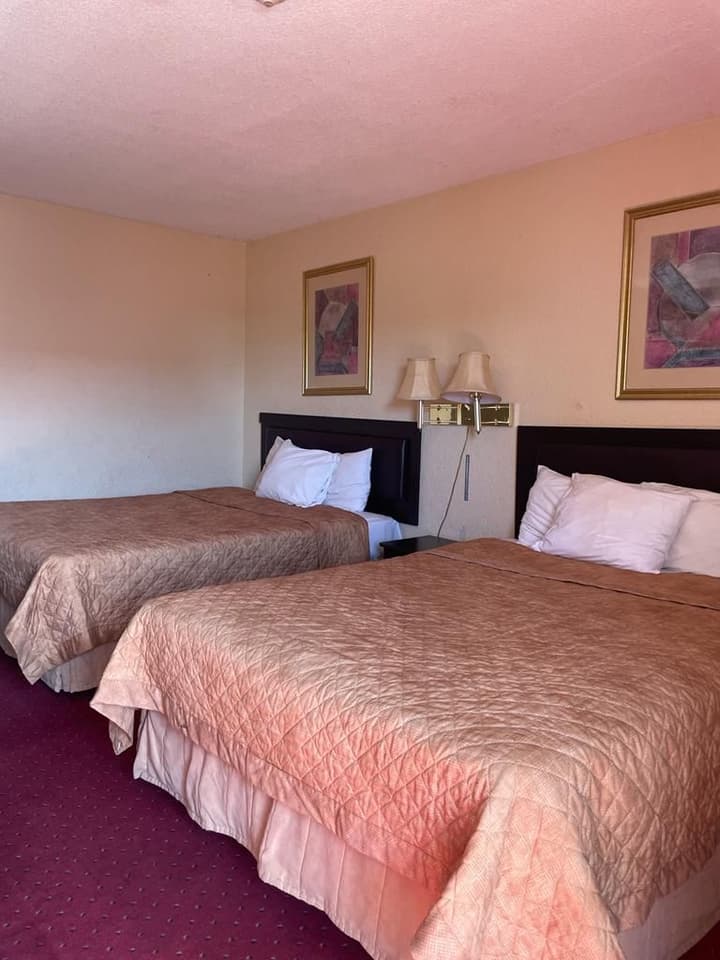 Niagara Lodge & Suites