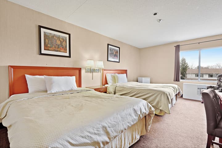 Niagara Lodge & Suites