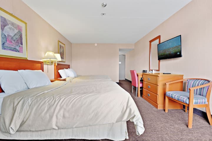 Niagara Lodge & Suites