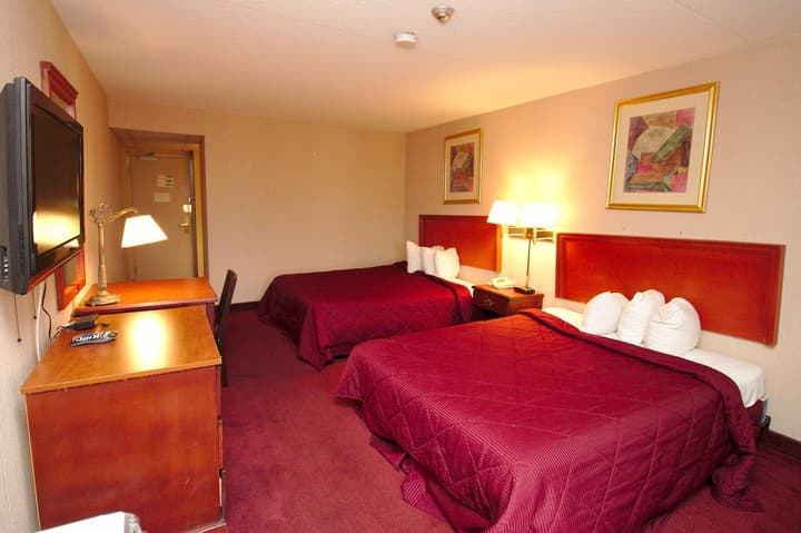 Niagara Lodge & Suites