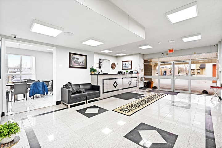 Niagara Lodge & Suites