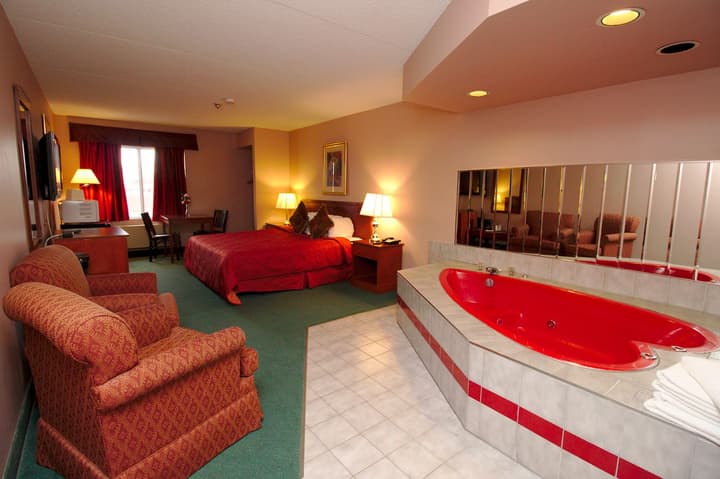 Niagara Lodge & Suites