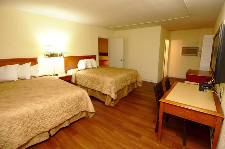 Niagara Lodge & Suites