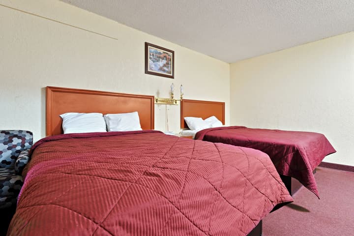 Niagara Lodge & Suites