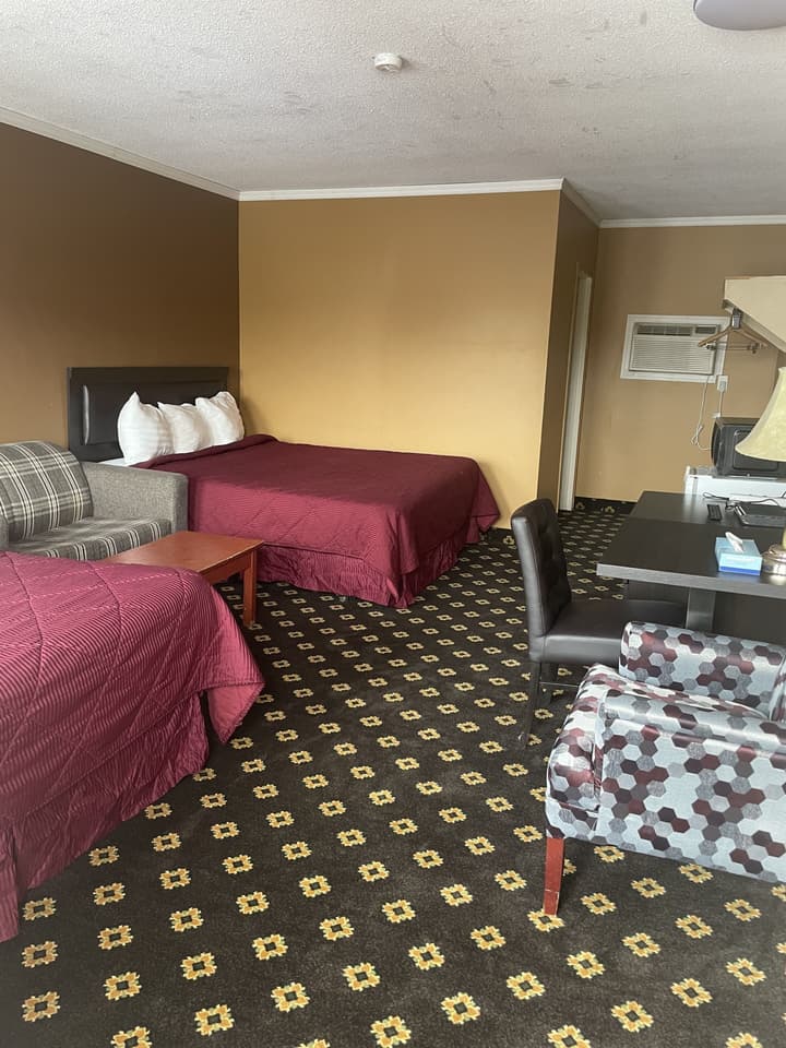 Niagara Lodge & Suites