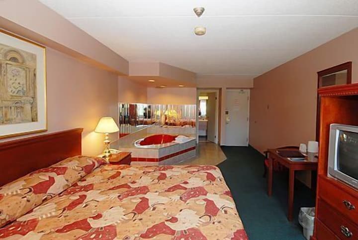 Niagara Lodge & Suites