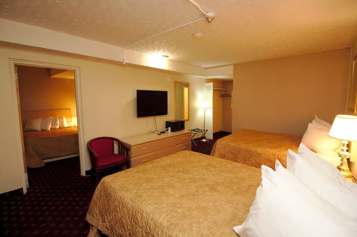 Niagara Lodge & Suites