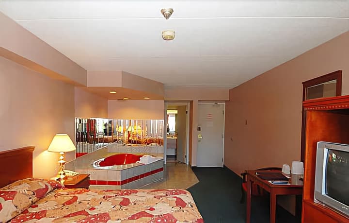 Niagara Lodge & Suites