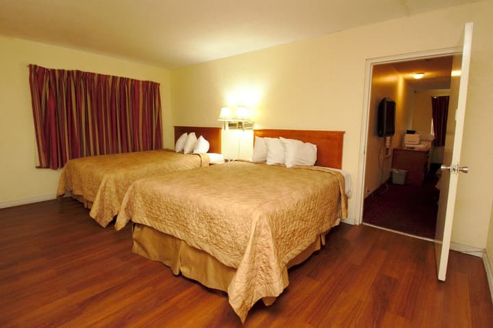 Niagara Lodge & Suites