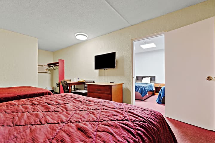 Niagara Lodge & Suites