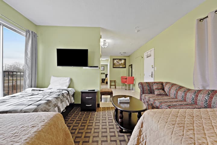 Niagara Lodge & Suites