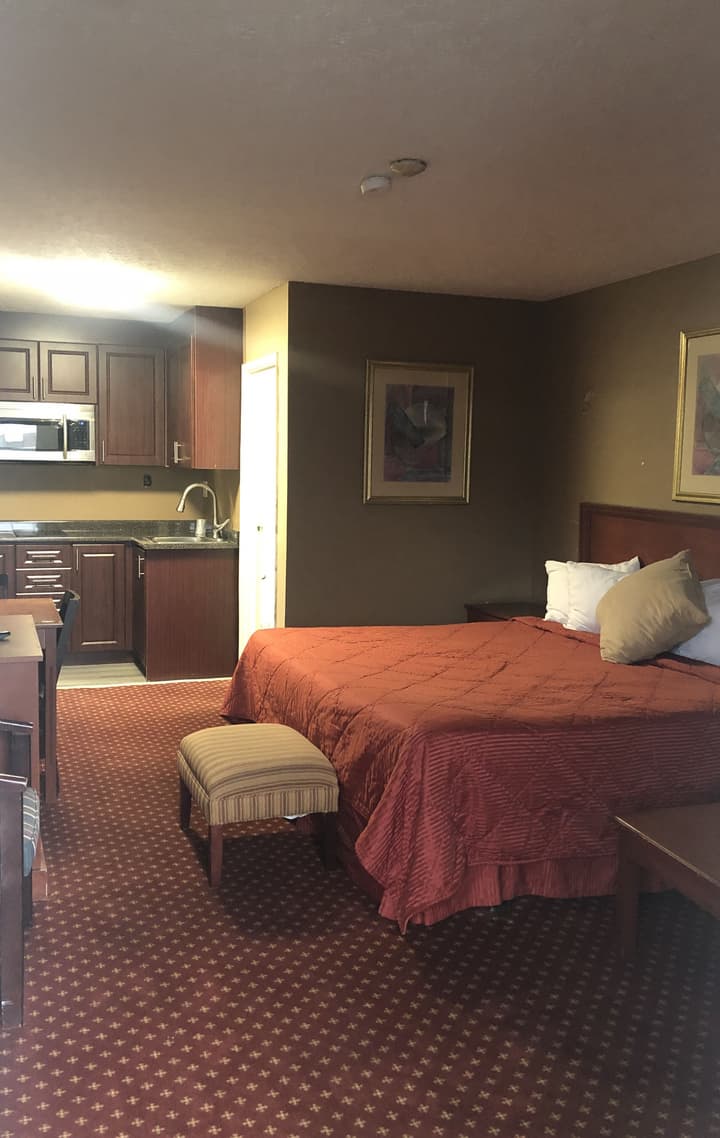 Niagara Lodge & Suites
