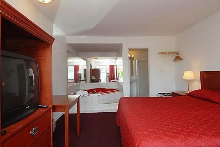 Niagara Lodge & Suites